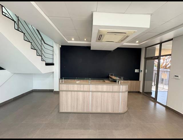 123M² OFFICE TO LET IN MIDRIDGE PARK